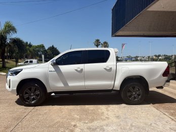 TOYOTA Hilux 4x2 SRV 2.8 TDI AT. Recibo vehiculos