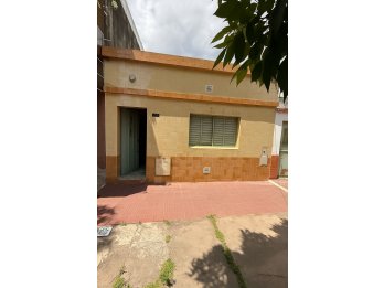 CASA A REFUNCIONALIZAR EN PARANA, ¡OPORTUNIDAD! 2 DORM.