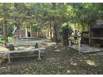 Quinta en Paraná calle Espejo con gran sombra de arboles
