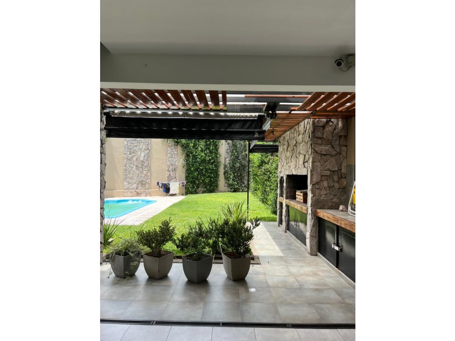 CASA 4 DORM, COCHERA PASANTE + PILETA / ZONA  ALMAFUERTE