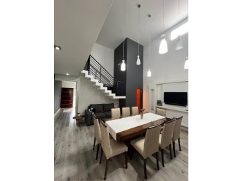 CASA 4 DORM, COCHERA PASANTE + PILETA / ZONA  ALMAFUERTE