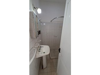 Alquilo casa de un dormitorio en calle Libertad