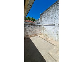 Alquilo casa de un dormitorio en calle Libertad