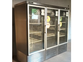 VENDO HELADERA EXHIBIDORA ACERO INOXIDABLE 3 PUERTAS.
