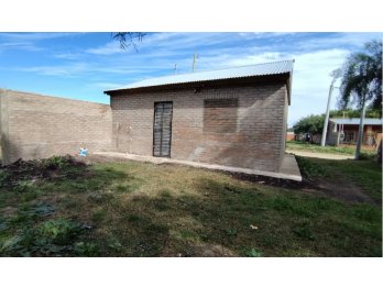 Alquiler Casa un dormitorio. Amplio terreno.
