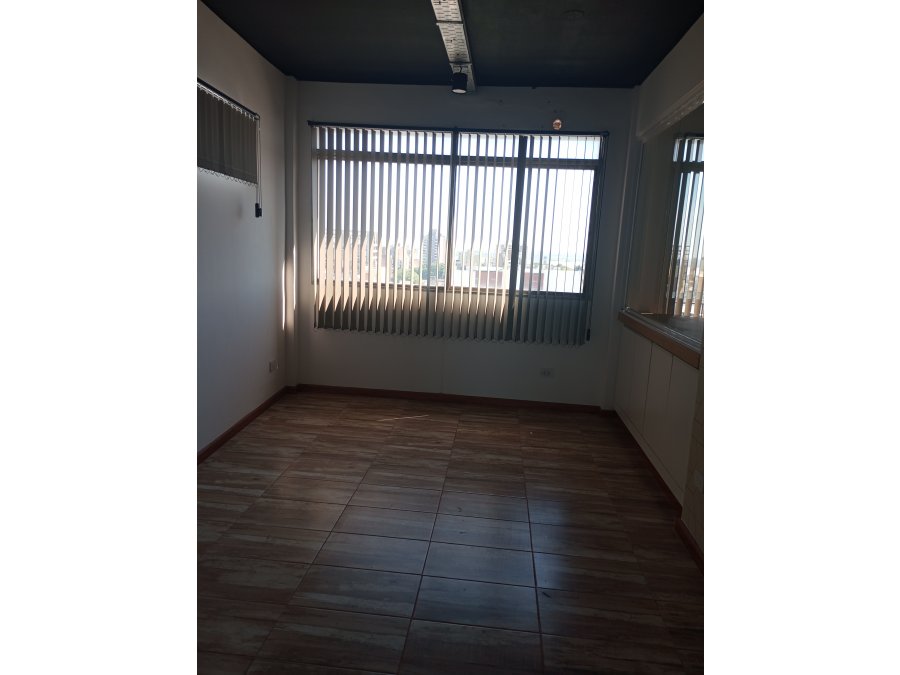 DUEÑO ALQUILA OFICINAS COMERCIALES O GRAN LOFT