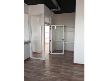DUEÑO ALQUILA OFICINAS COMERCIALES O GRAN LOFT
