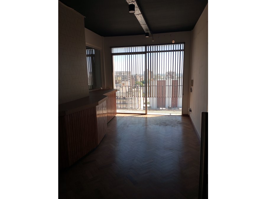 DUEÑO ALQUILA OFICINAS COMERCIALES O GRAN LOFT