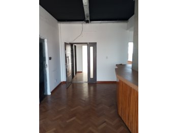 DUEÑO ALQUILA OFICINAS COMERCIALES O GRAN LOFT