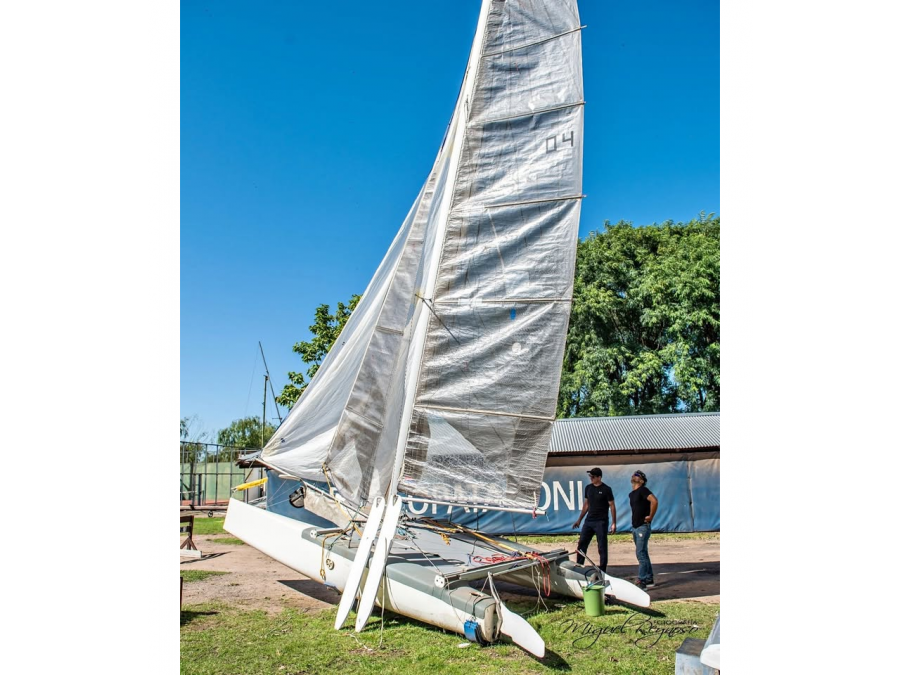Velero Catamaran f 18