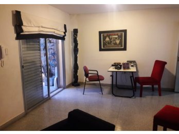 SE VENDE CASA ZONA CENTRO CON COCHERA Y JARDIN VERDE