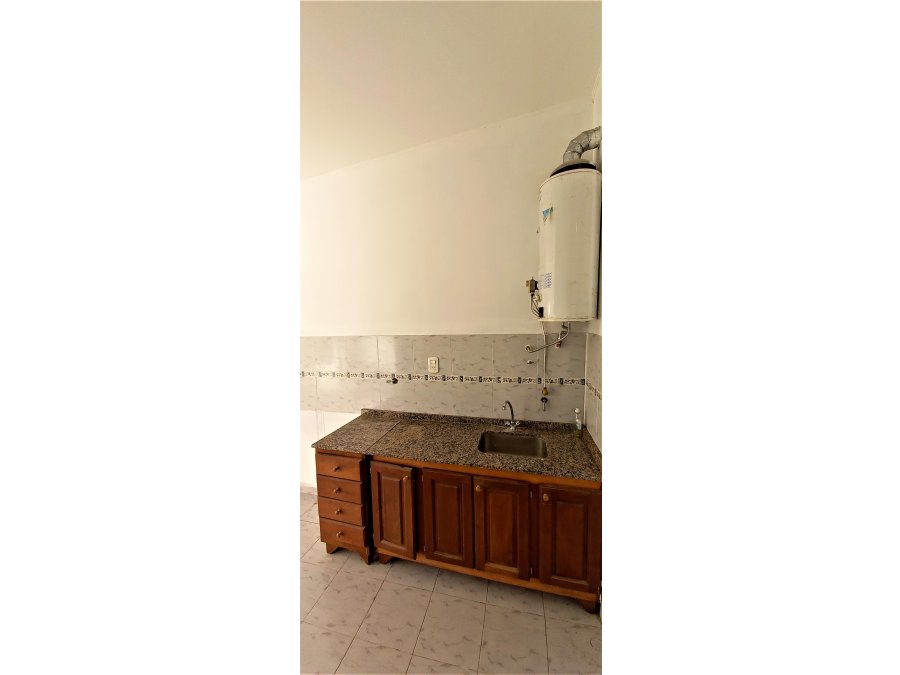 Vende en San Benito calle Uriburu