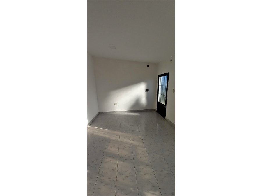 Vende en San Benito calle Uriburu