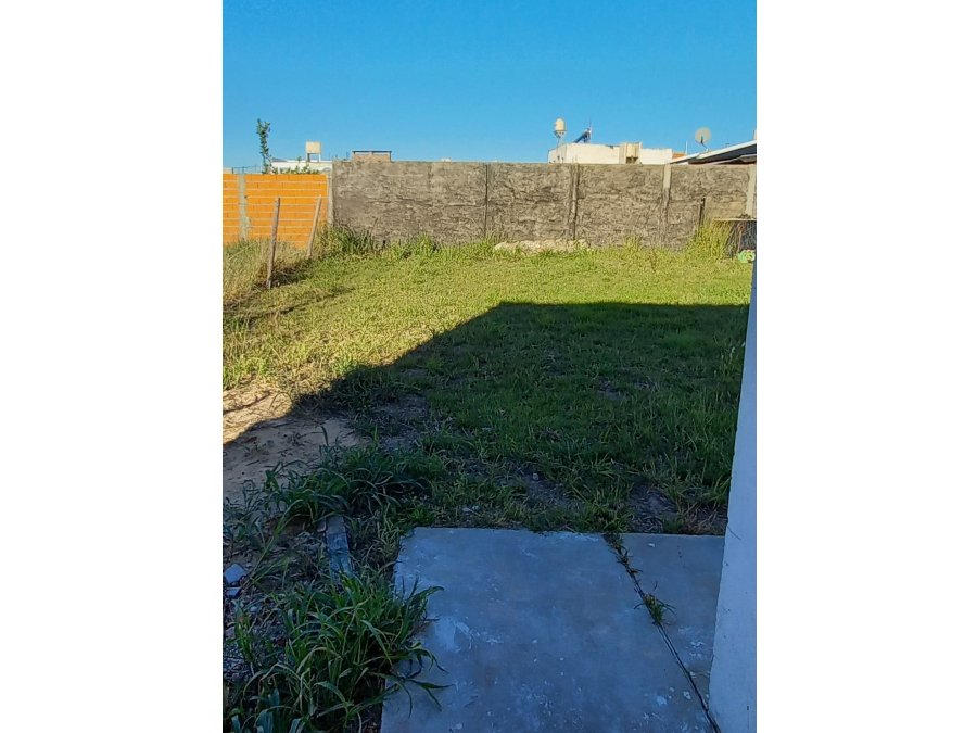 Vende en San Benito calle Uriburu