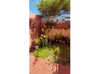 Vende Hermoso Duplex calle Victoria pasando San Luis