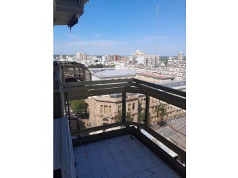 En venta piso zona centro , tres dormitorios , dos coheras !