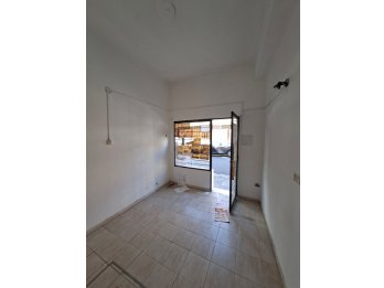 ALQUILO LOCAL COMERCIAL - COURREGES ESQUINA URQUIZA.