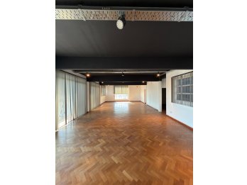 IMPORTANTE OFICINA EN ALQUILER - URQUIZA Y BUENOS AIRES.