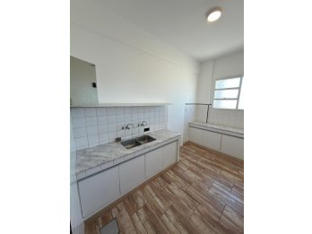 IMPORTANTE OFICINA EN ALQUILER - URQUIZA Y BUENOS AIRES.