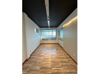 IMPORTANTE OFICINA EN ALQUILER - URQUIZA Y BUENOS AIRES.