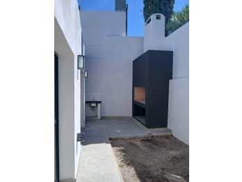 Casa a estrenar en venta – Santa Cruz 420