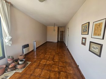 En venta piso zona centro , tres dormitorios , dos coheras !