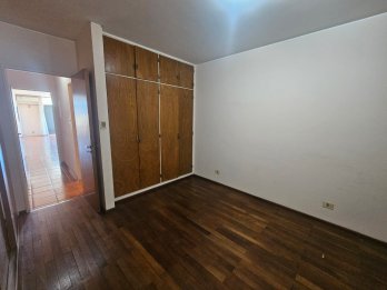 En venta piso zona centro , tres dormitorios , dos coheras !