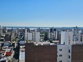 En venta piso zona centro , tres dormitorios , dos coheras !