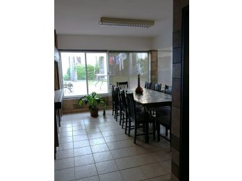 VENDO MUY LINDA CASA 4 DORM - CALLE DERQUI Y LOS DRAGONES