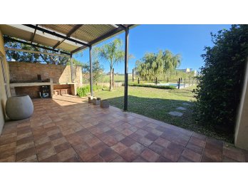 Casa de 2 habitaciones y pileta a 20 min de Paraná
