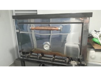 HORNO PASTELERO 12 MOLDES 4 QUEMADORES