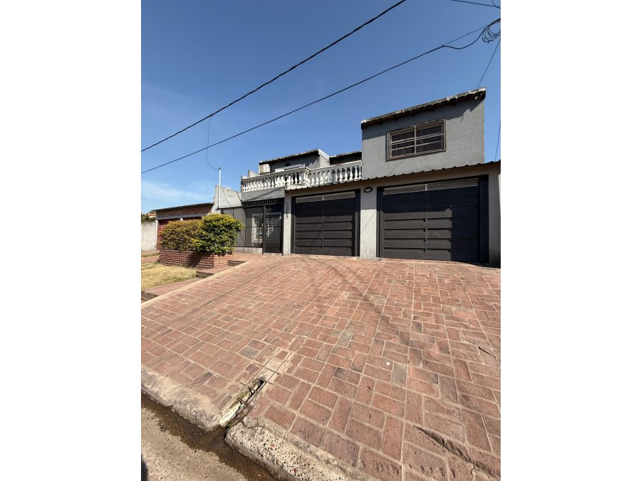 EN VENTA HERMOSA CASA DE DOS PLANTAS - APTA CREDITO