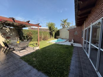 EN VENTA HERMOSA CASA DE DOS PLANTAS - APTA CREDITO