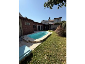 EN VENTA HERMOSA CASA DE DOS PLANTAS - APTA CREDITO