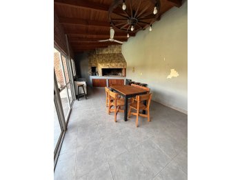 EN VENTA HERMOSA CASA DE DOS PLANTAS - APTA CREDITO