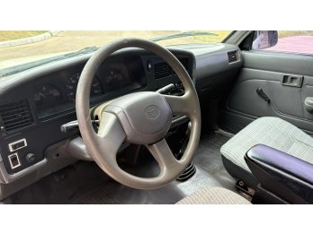 TOYOTA Hilux 4x2 Cabina Doble DLX