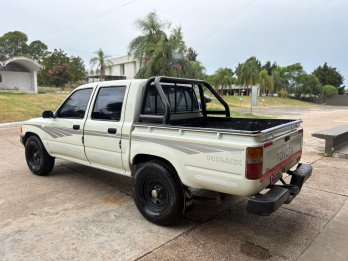 TOYOTA Hilux 4x2 Cabina Doble DLX