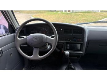 TOYOTA Hilux 4x2 Cabina Doble DLX