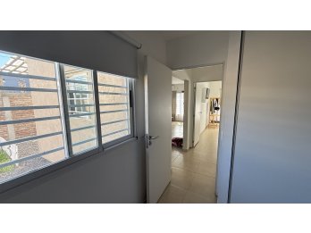 Hermosa Casa 2 dorm y cochera en zona Artigas y O'higgins