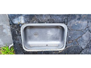 Mesada cocina marmolina con 2 bachas acero inox.