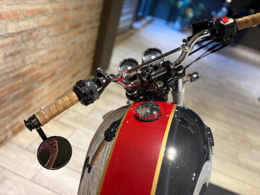 ROYAL ENFIELD Interceptor 650