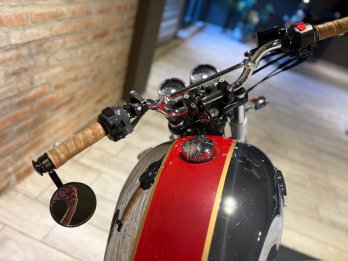 ROYAL ENFIELD Interceptor 650