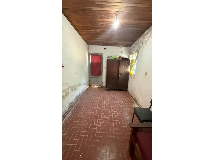 CASA A REFACCIONAR EN SAN BENITO, CALLE CORRIENTES.