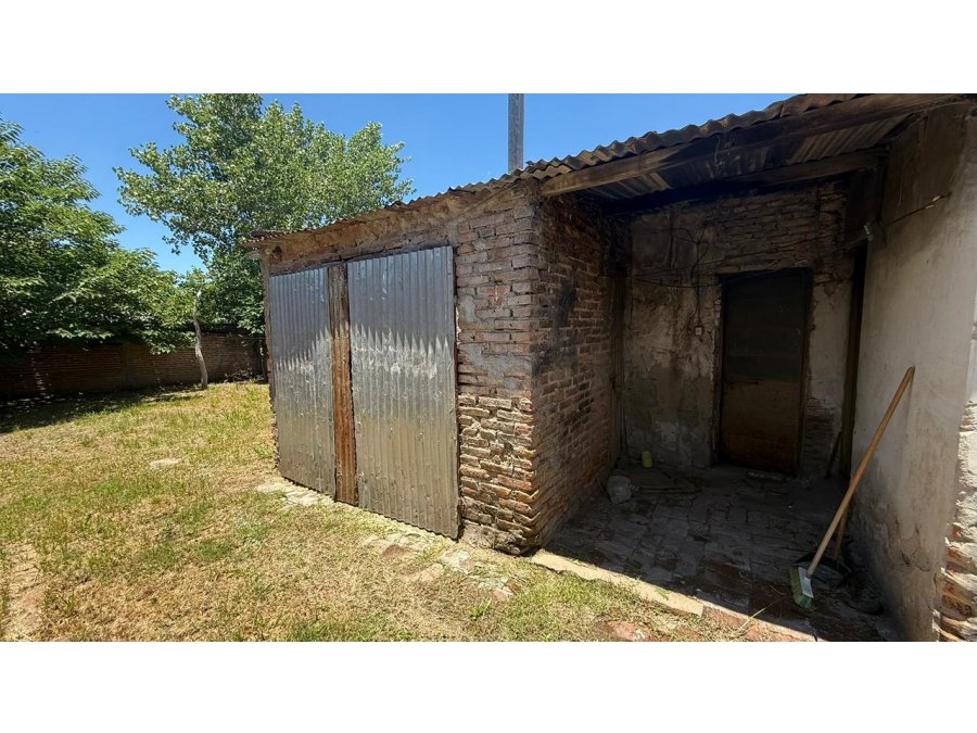 CASA A REFACCIONAR EN SAN BENITO, CALLE CORRIENTES.