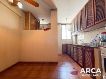 ¡OPORTUNIDAD! VENDO AMPLIO SEMIPISO EN EL CENTRO