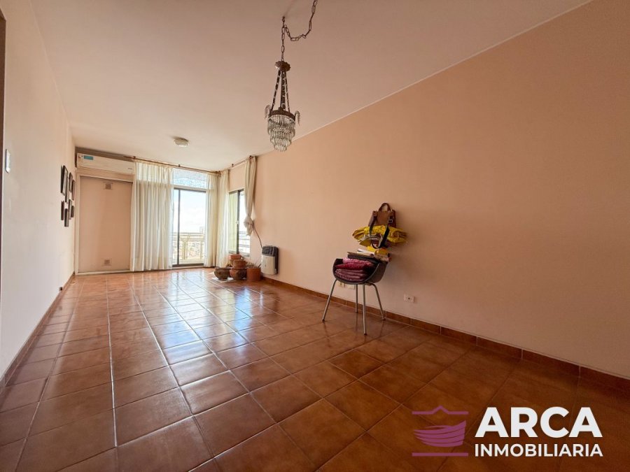 ¡OPORTUNIDAD! VENDO AMPLIO SEMIPISO EN EL CENTRO