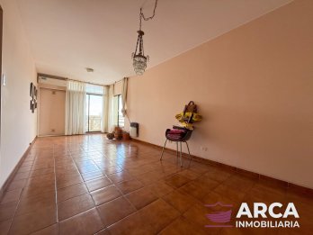 ¡OPORTUNIDAD! VENDO AMPLIO SEMIPISO EN EL CENTRO