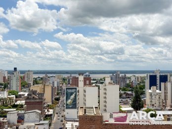 ¡OPORTUNIDAD! VENDO AMPLIO SEMIPISO EN EL CENTRO