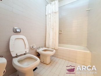 ¡OPORTUNIDAD! VENDO AMPLIO SEMIPISO EN EL CENTRO