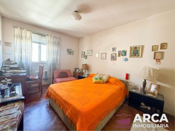 VENDO AMPLIO DEPTO DE 3 DORMITORIOS, EN MICROCENTO